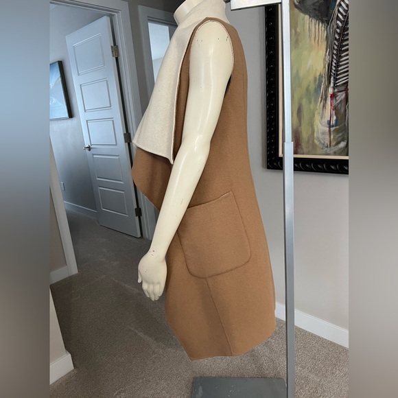 NEW BCBGMAXAZRIA Reversible Vest/Coat – Camel & Cream with Pockets - Picture 5 of 8
